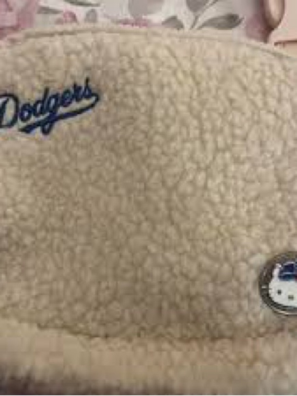 Dodgers x Hello Kitty Cream 50th Anniversary Crossbody Bag RaRE collectors - Picture 4 of 8